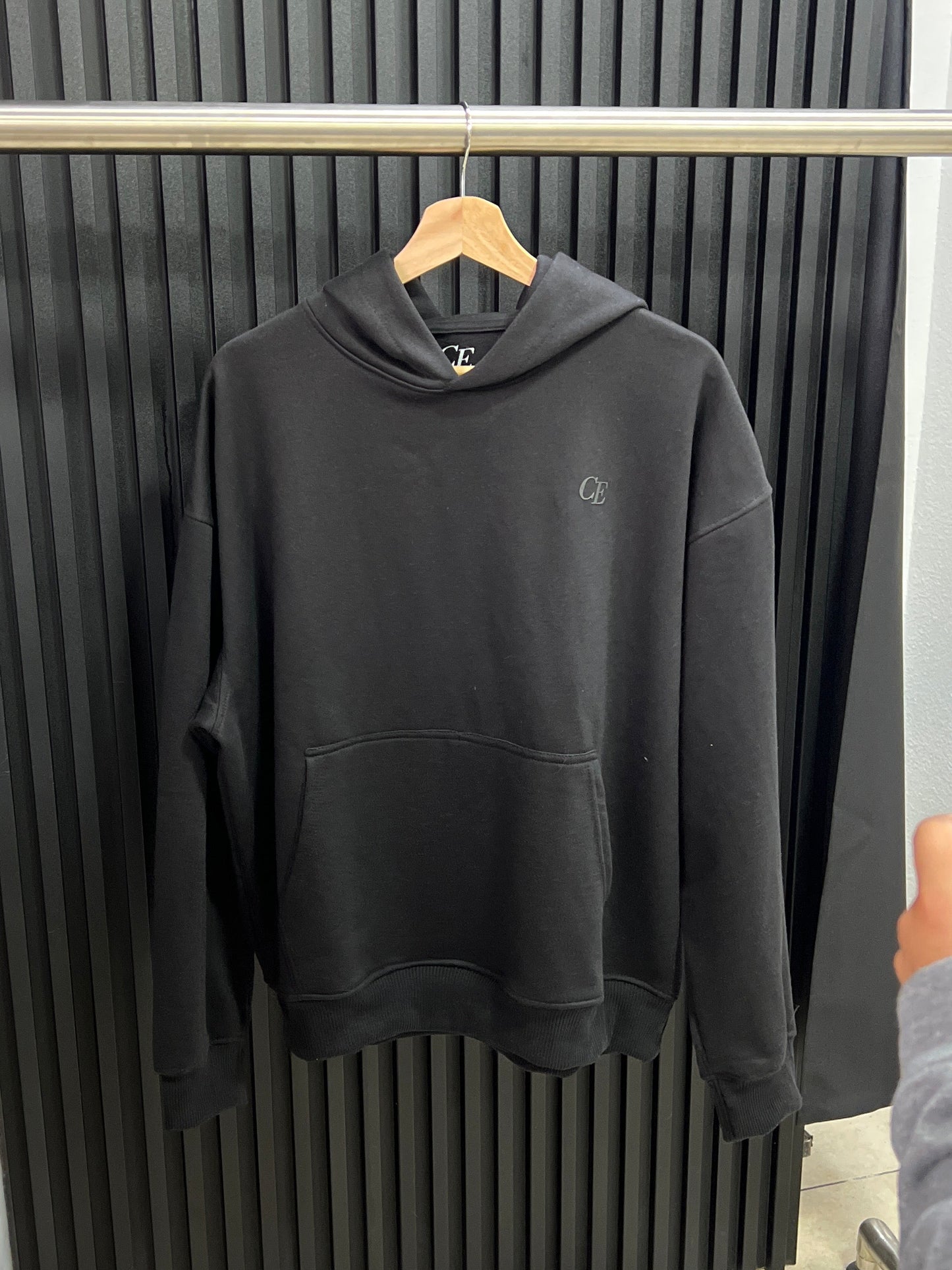 HOODIE BOXY FIT CE NEGRO