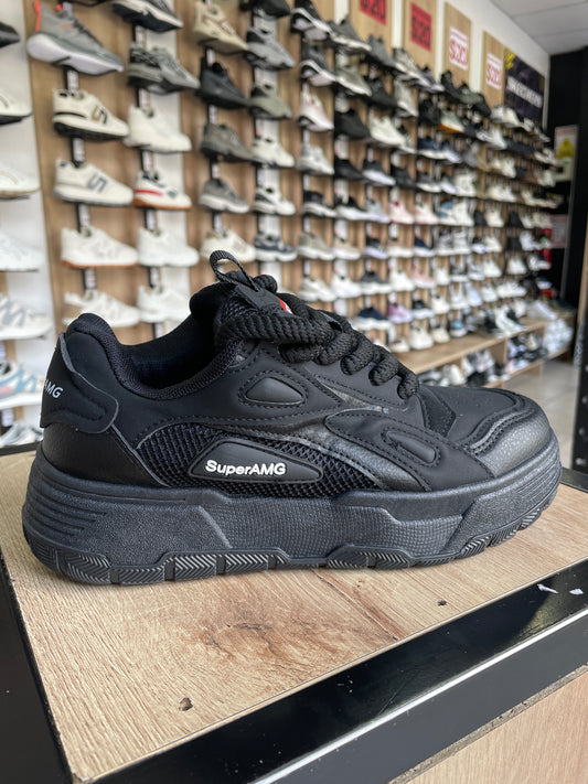 SNEAKER SU NEGRO