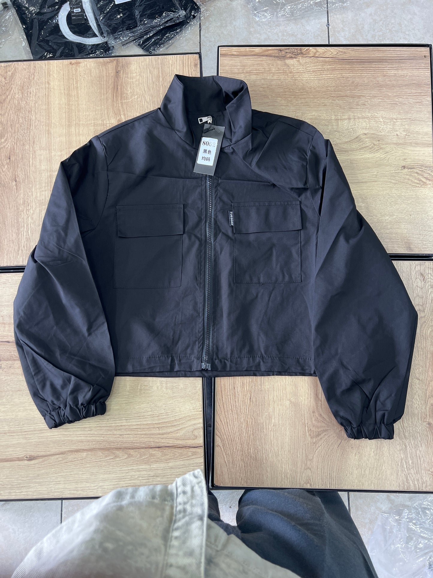 CROP CHOMPA TS NEGRO